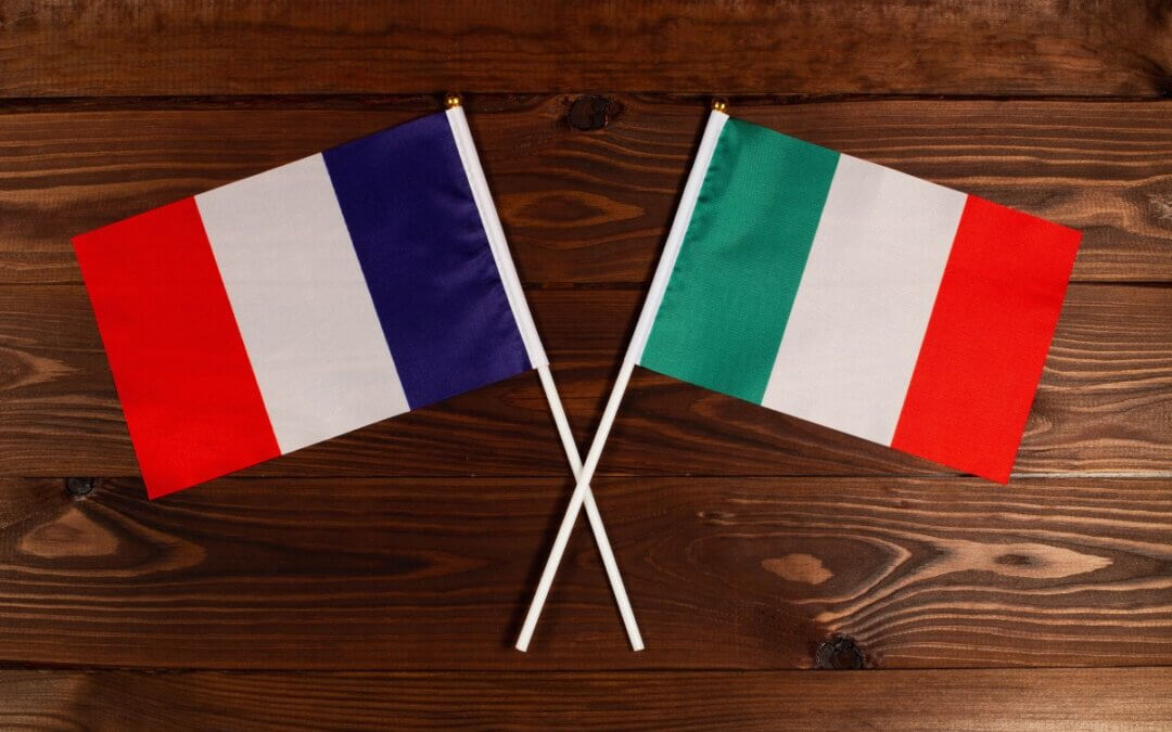 drapeau français et drapeau italien